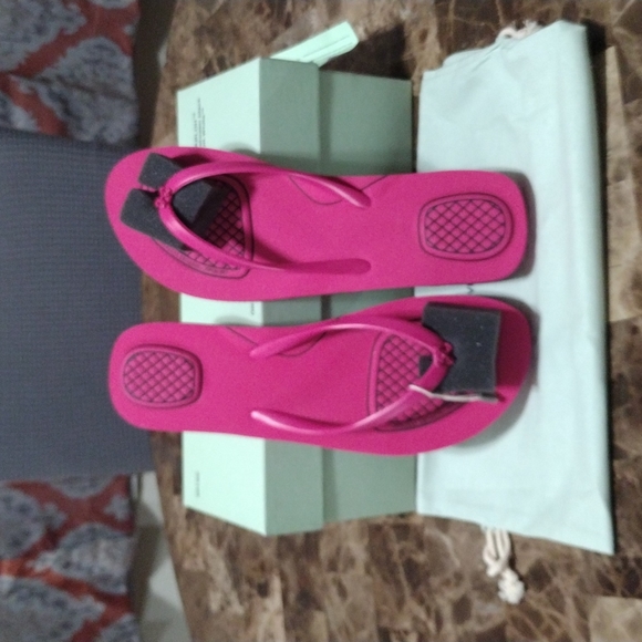 SOLD 💯 Auth Off White Flip Flops - Picture 5 of 6